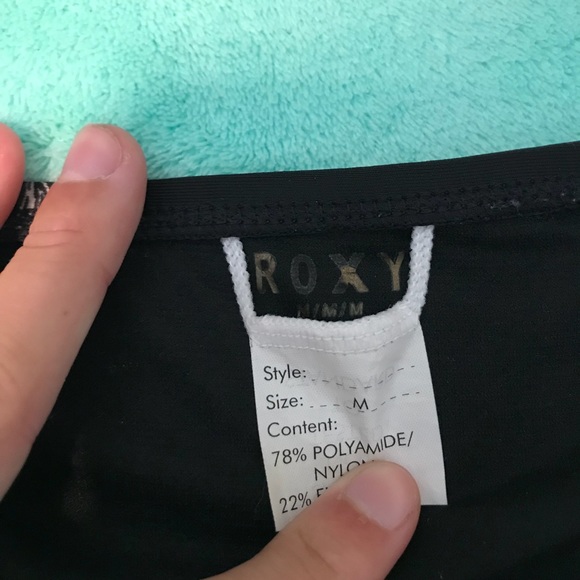 Cheeky black cowrie shell Roxy bikini - Picture 4 of 7